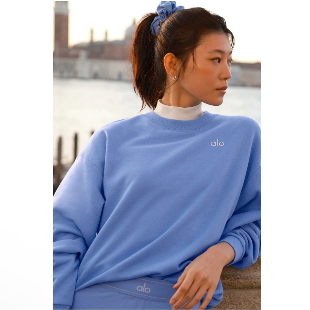 Alo Blue Sweatshirt Accolade Crew Neck Pullover - Crystal Clear Blue WORN ONCE